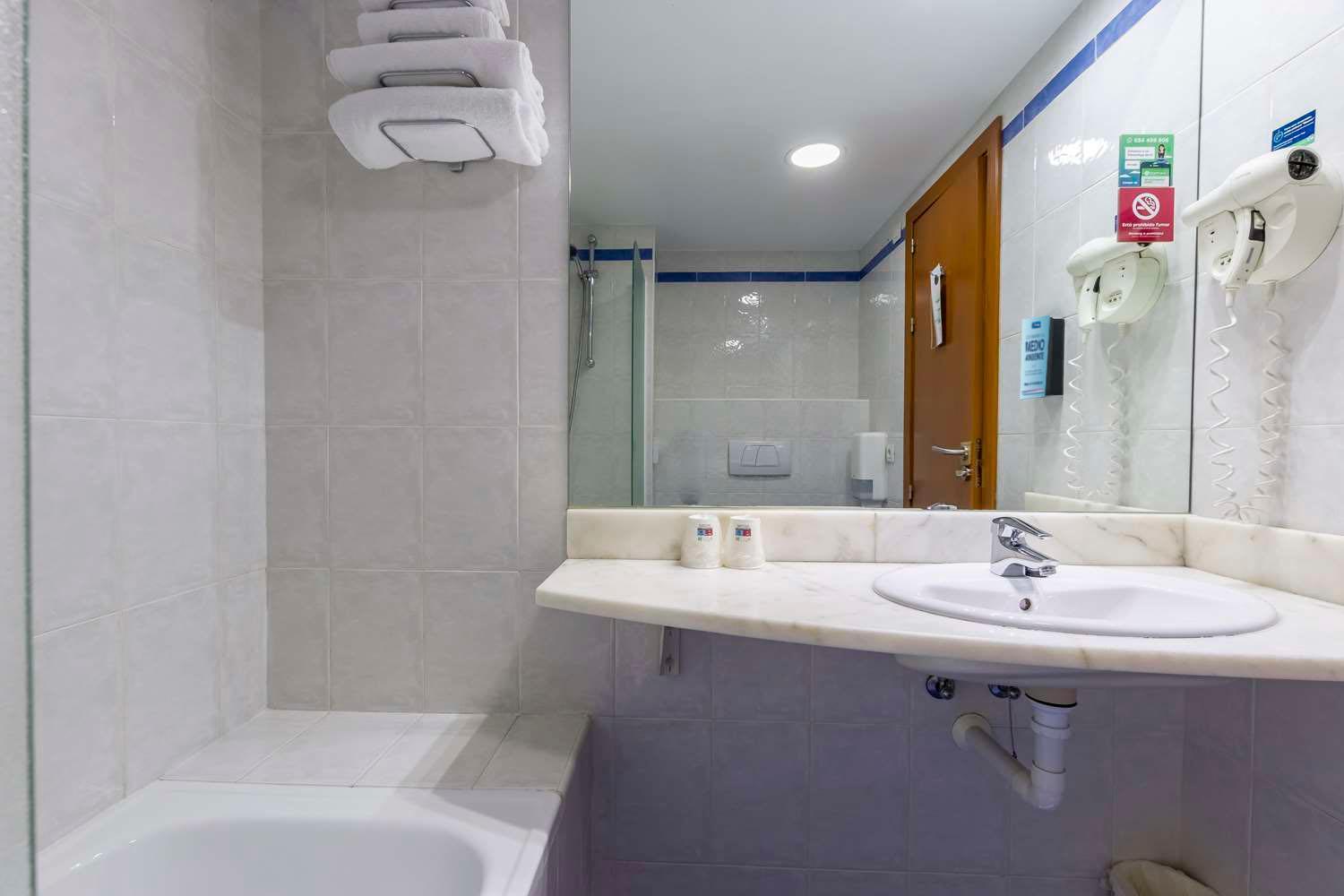 Travelodge Madrid Alcalá de Henares Exterior foto