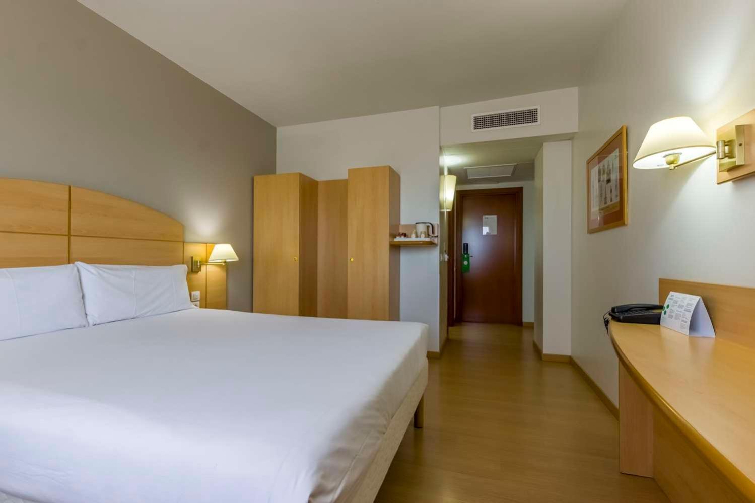 Travelodge Madrid Alcalá de Henares Exterior foto